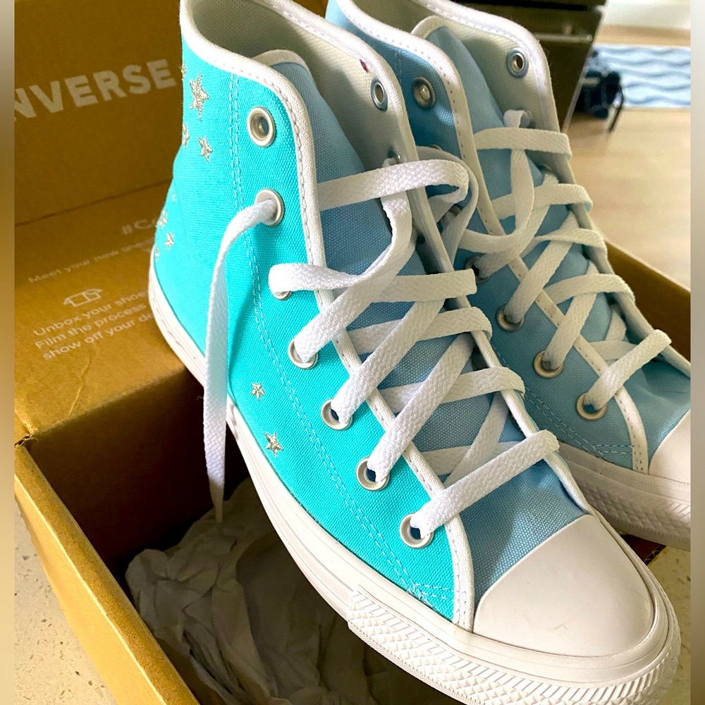 𝐁𝐑𝐀𝐍𝐃 𝐍𝐄𝐖 converse shoes. 
Custom made for me as gift, they just don’t fit me😞